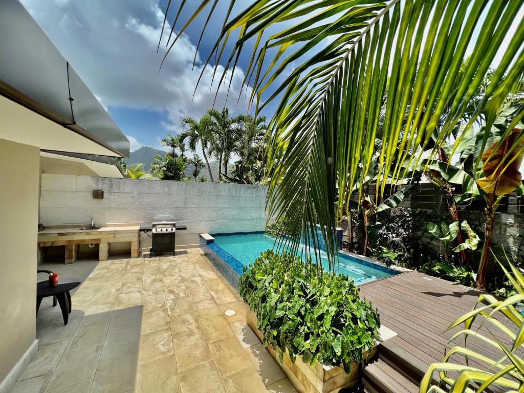 Villa with Private Garden Oasis