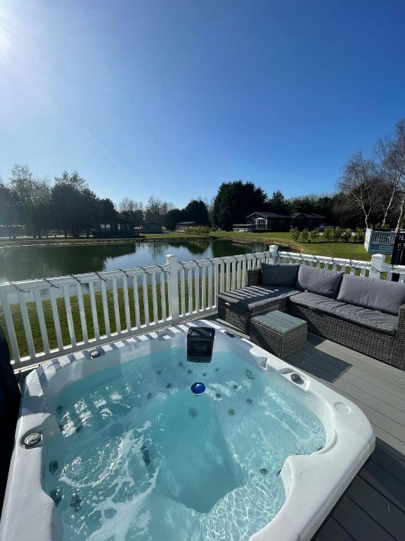 Lakeside Retreat with Hot Tub
