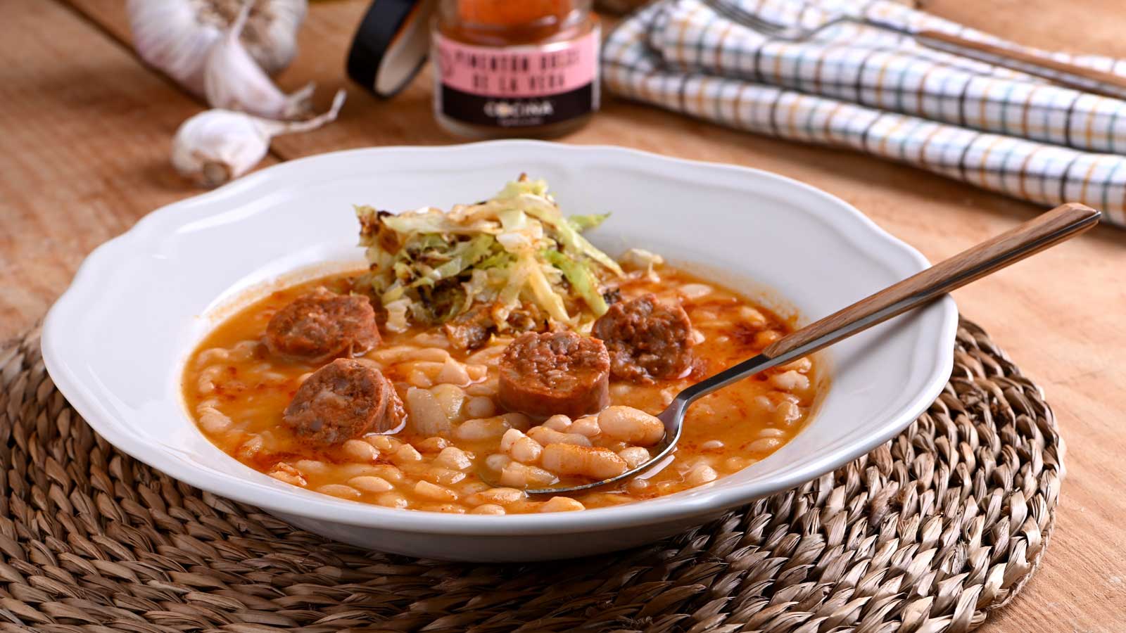 Receta de Pochas con chorizo y berza
