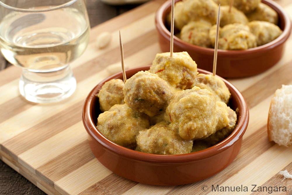 Albóndigas en salsa de almendras