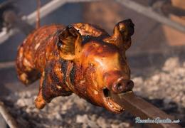 Cochinillo asado con salsa de naranja y jengibre