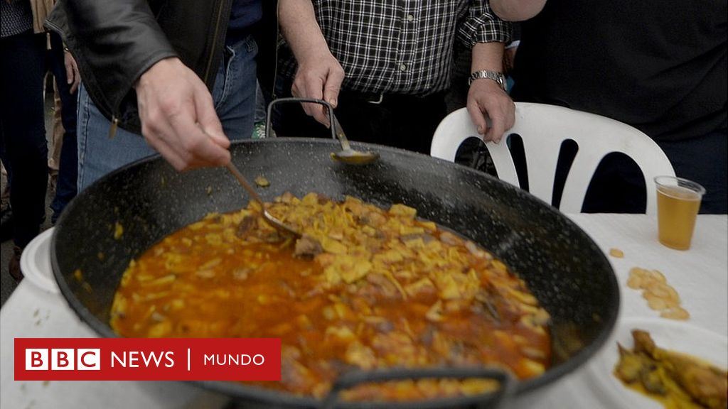 Paella Valenciana de mariscos y pato