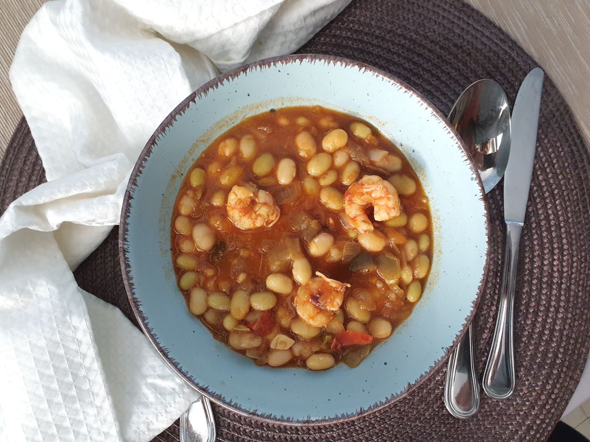 Receta de Pochas con chorizo y gambas