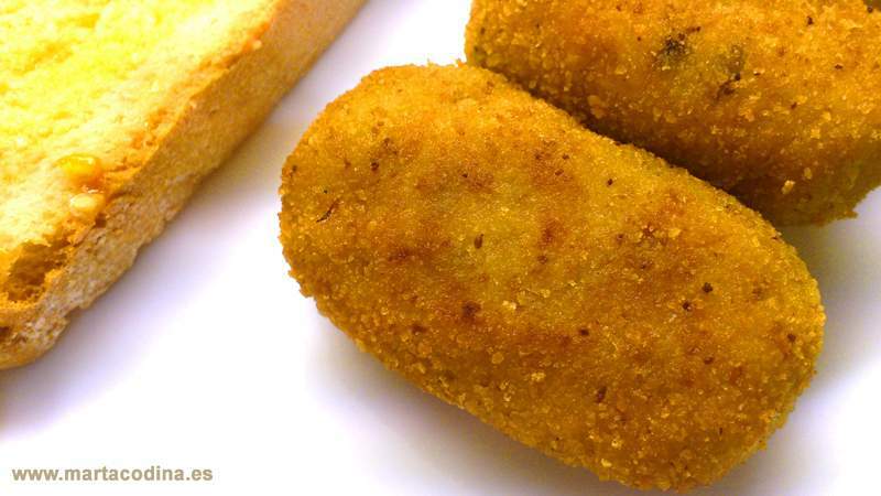 Croquetas de pollo con salsa de champiñones