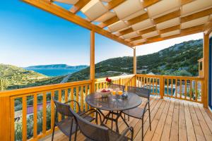 Gradac Beach