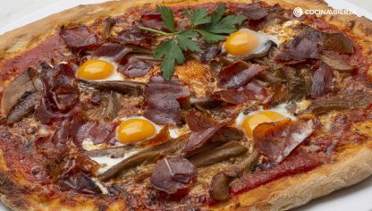 Pizza de setas y jamón serrano