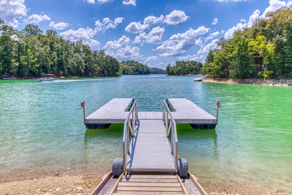 Lakefront Lodge