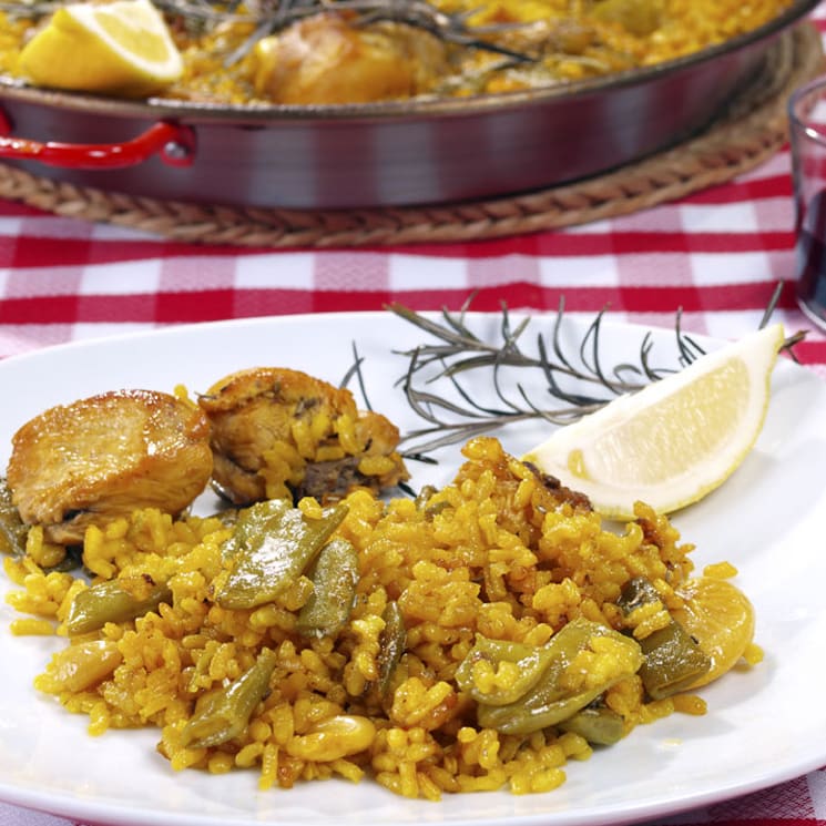 Paella Valenciana de Pollo y Conejo