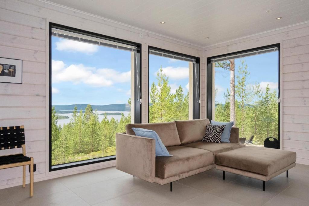 Modern Villa with Panoramic Views