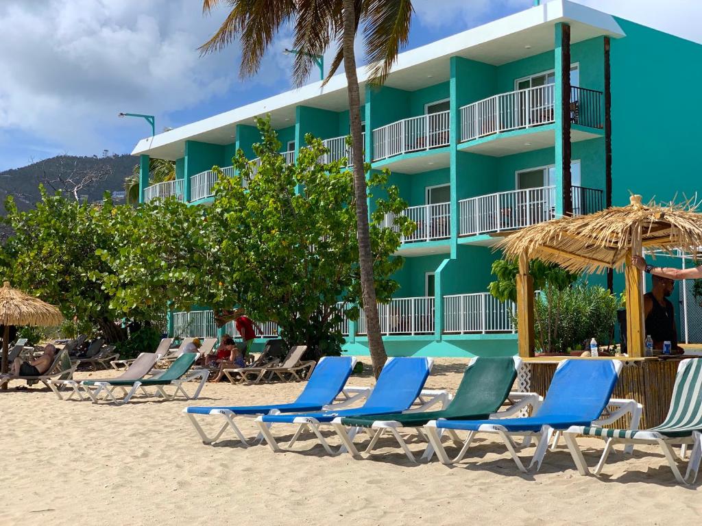 8. Emerald Beach Hotel