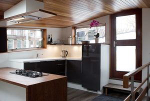 Casa flotante en el río Amstel