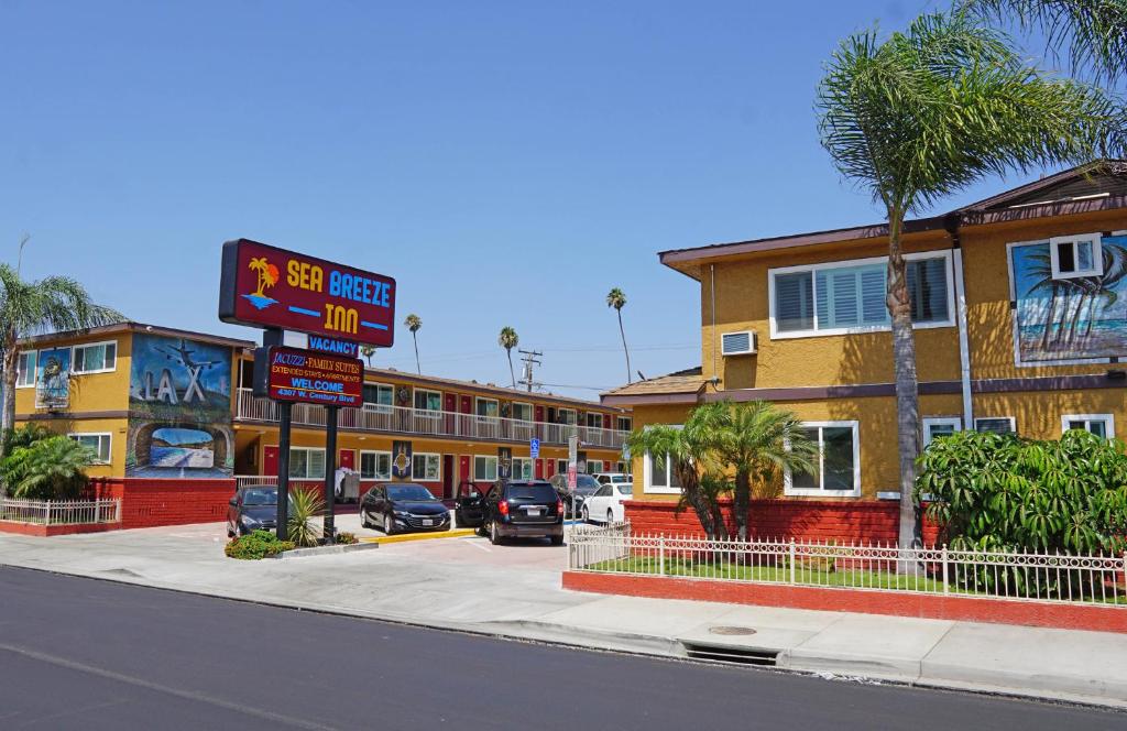 7. Coastal Breeze Inn