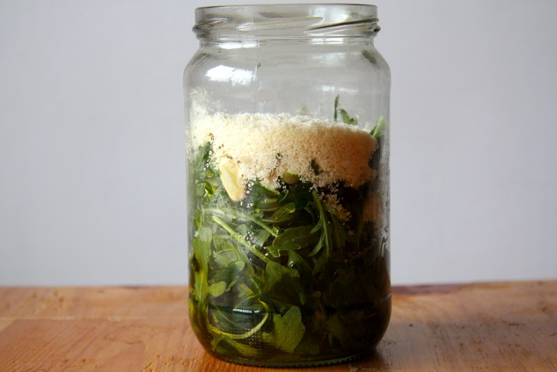 Pesto de rúcula y almendras