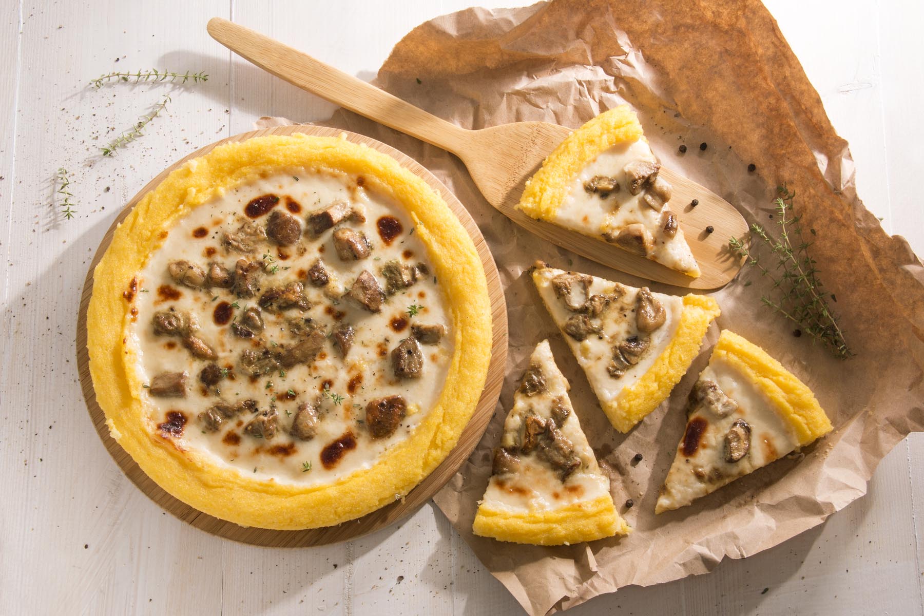 Polenta con setas y queso parmesano