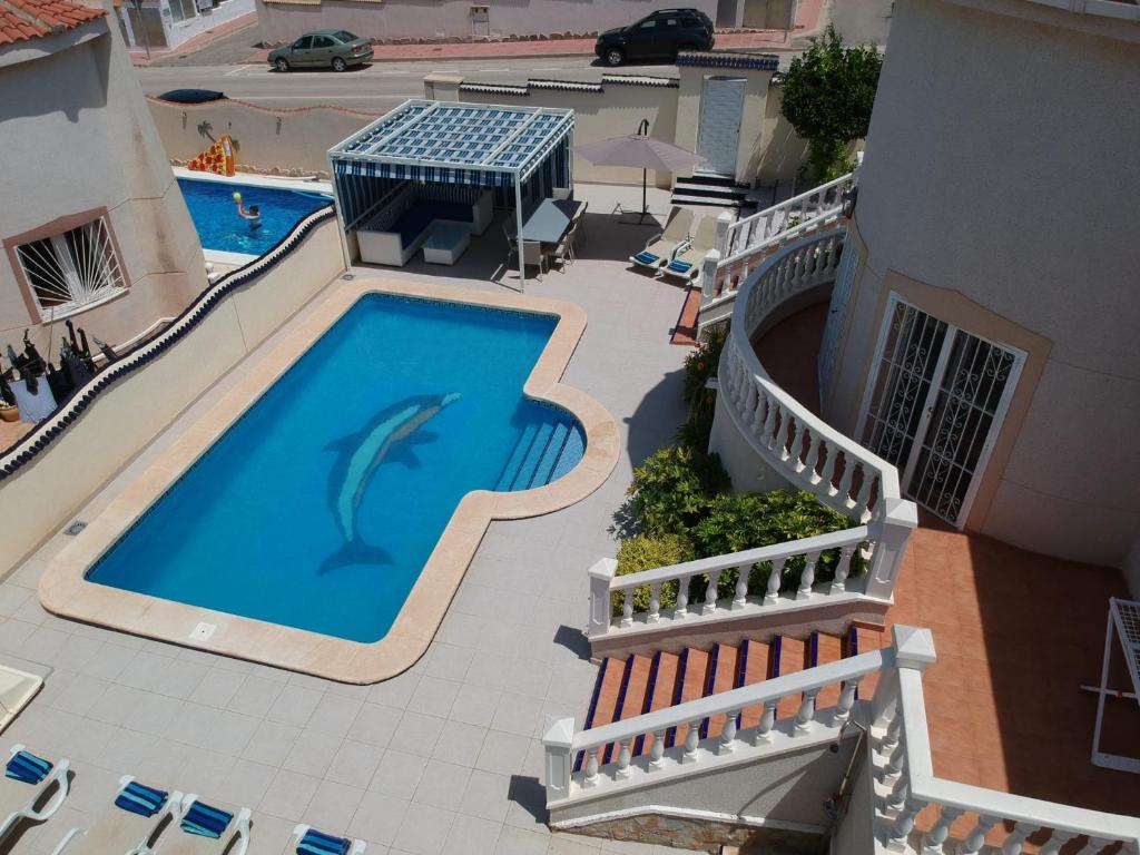 Spacious Villa with Private Garden