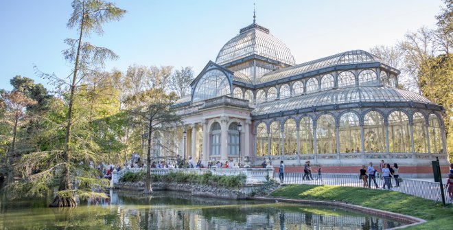 Explore the Palacio de Cristal