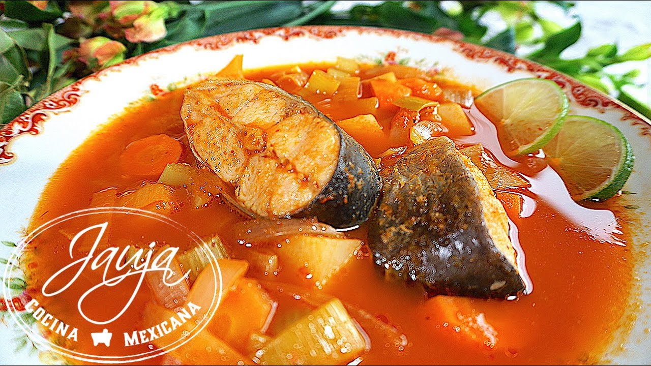 Sopa de pescado con toque mexicano