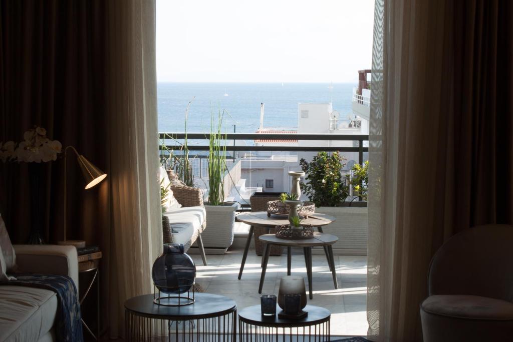 Romantic Apartment with Sea Views