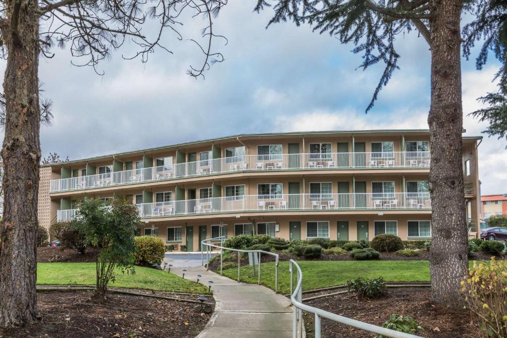 Riverfront Inn
