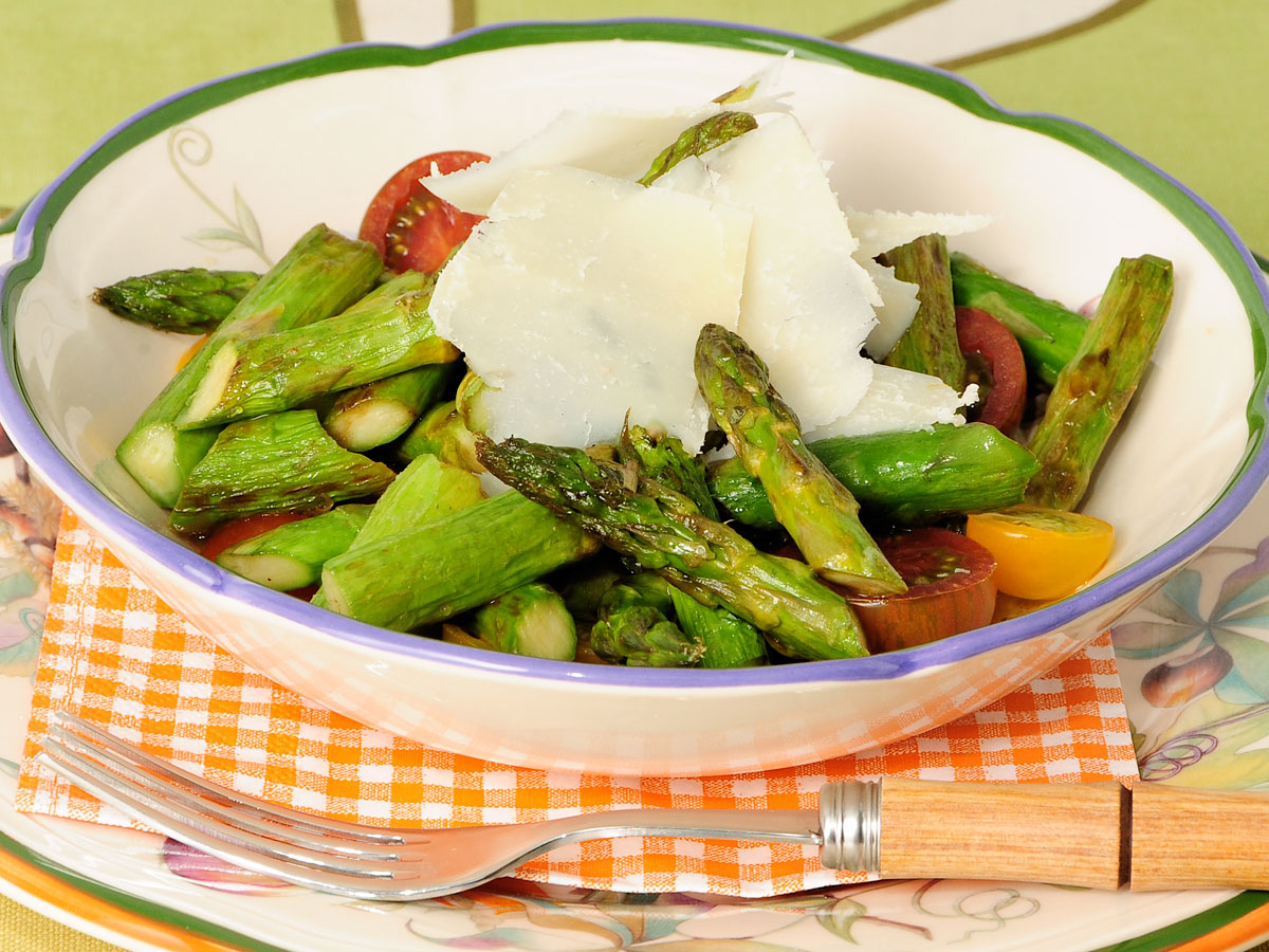 Espárragos a la plancha con parmesano