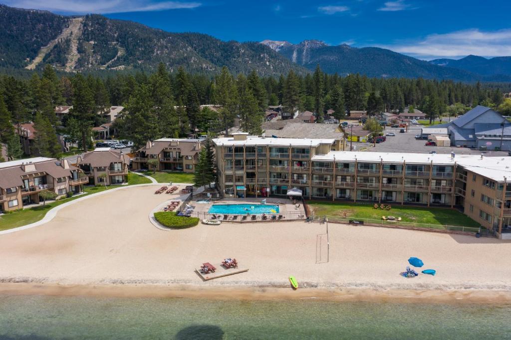 Lakeshore Lodge