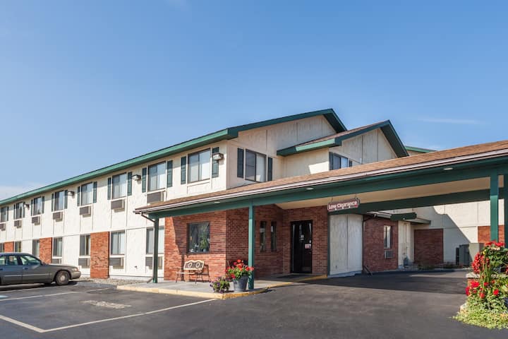 Hotel 8