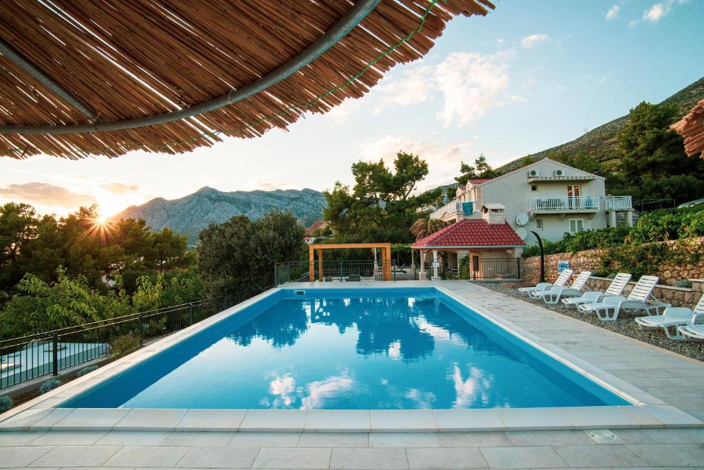 Beachfront Apartment with Private Pool