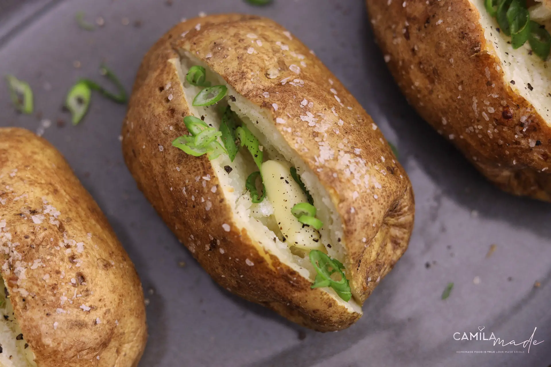 Patatas al horno con romero y queso cheddar