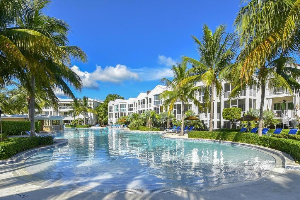 Modern Villa with Beach Access