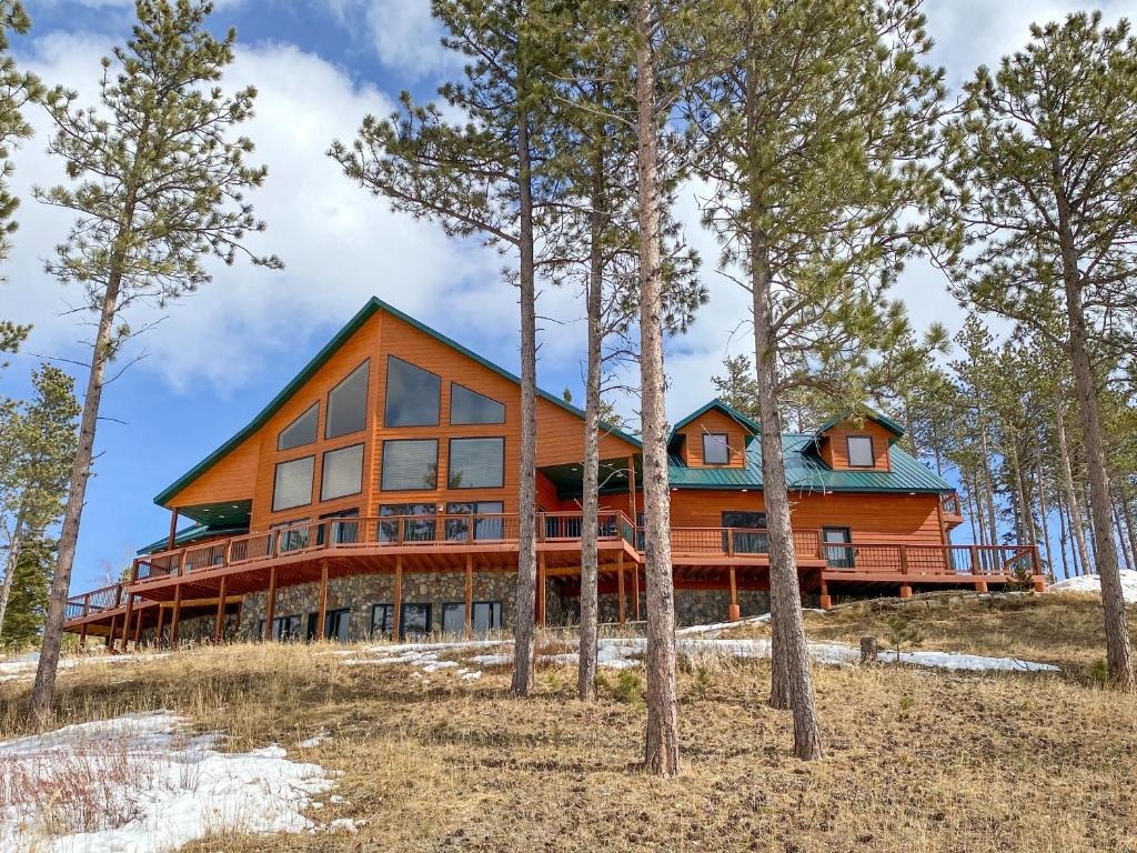 Rustic Villa with Panoramic Mountain Views