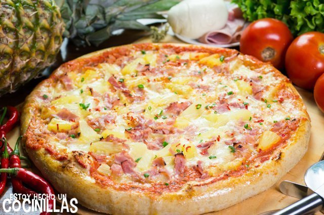 Pizza Marinara con jamón y piña