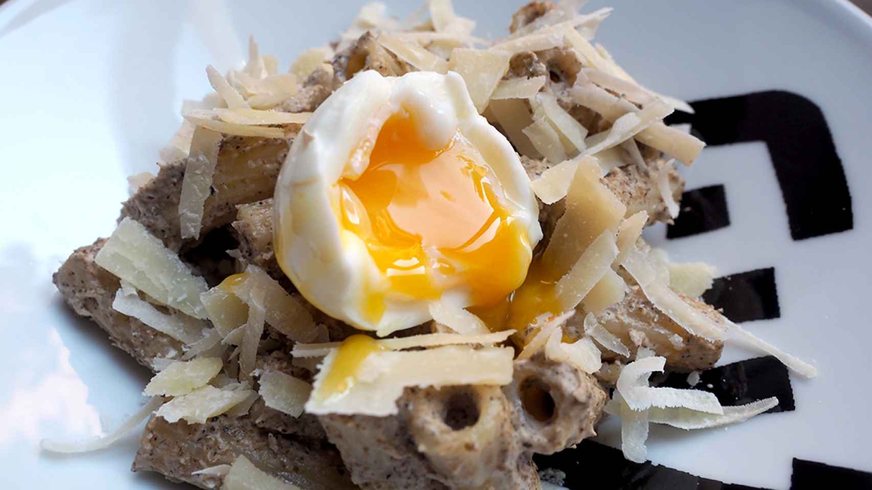 Tagliatelle con salsa de setas y queso parmesano