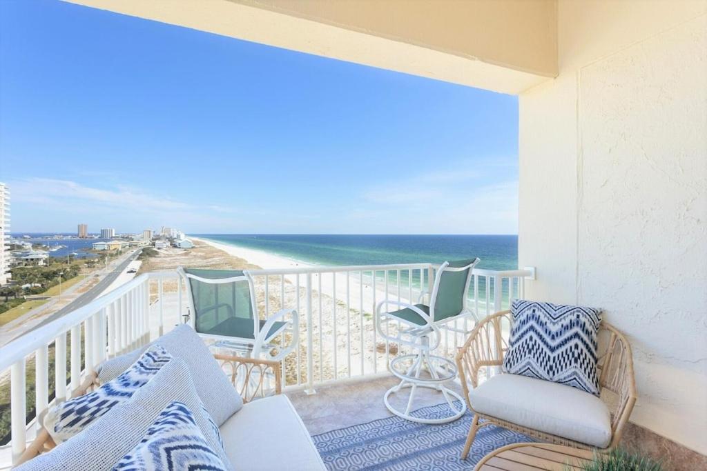 Beachfront Penthouse with Panoramic Views