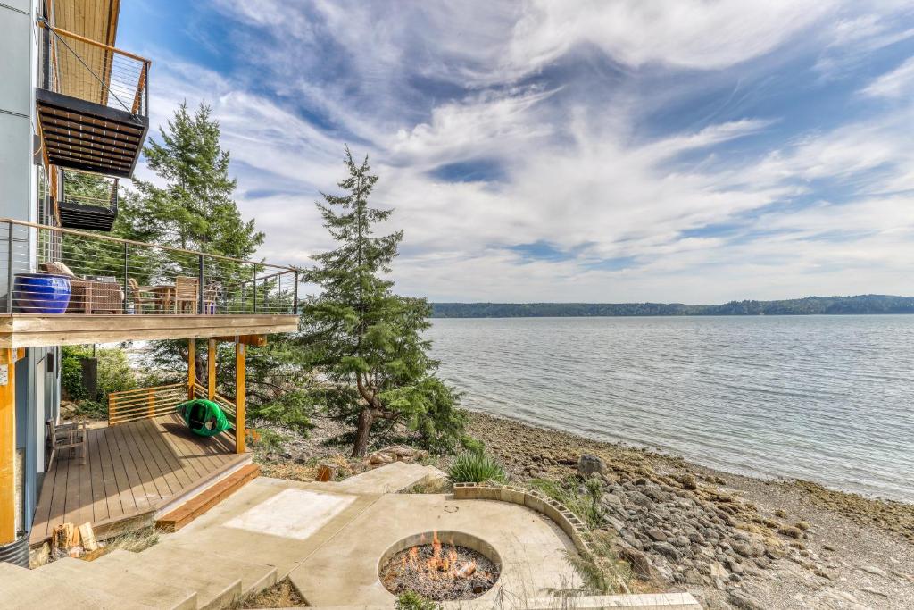 10. Paradise Cove Retreat