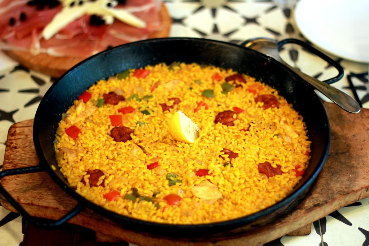 Paella Valenciana con cerdo