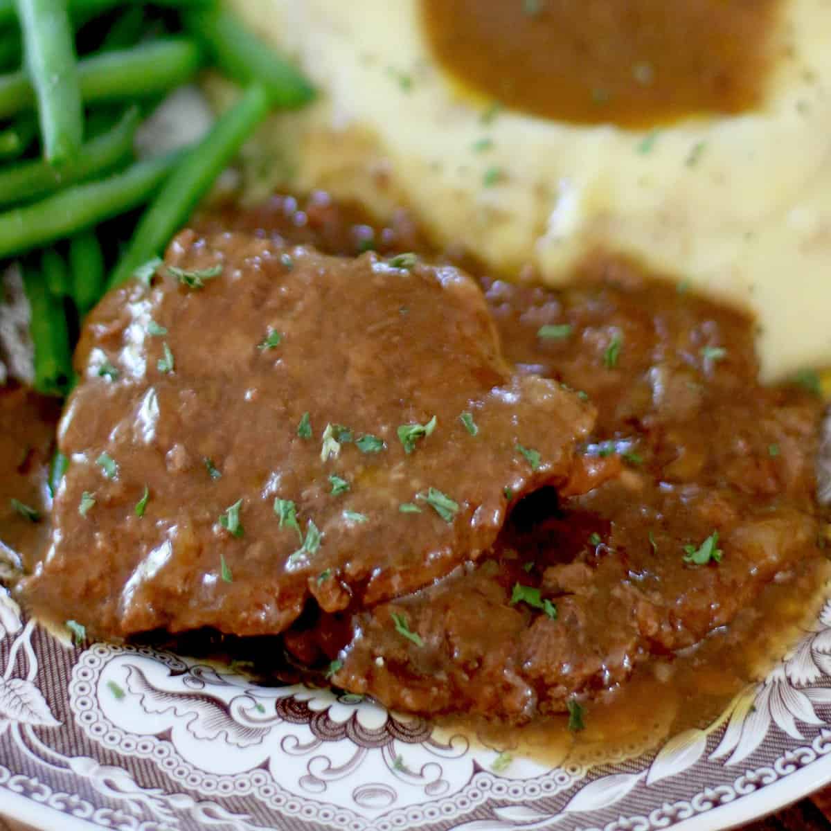 Slow Cooker Cube Steak and Gravy