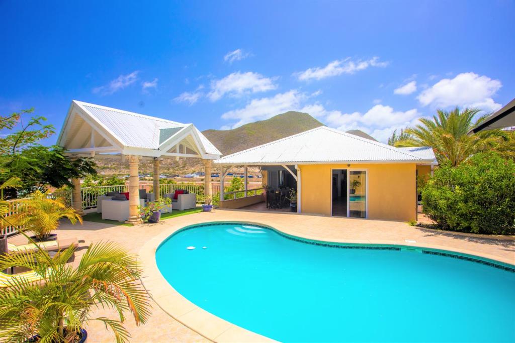 Spacious Villa with Ocean Views