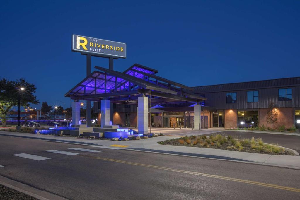 Riverside Inn