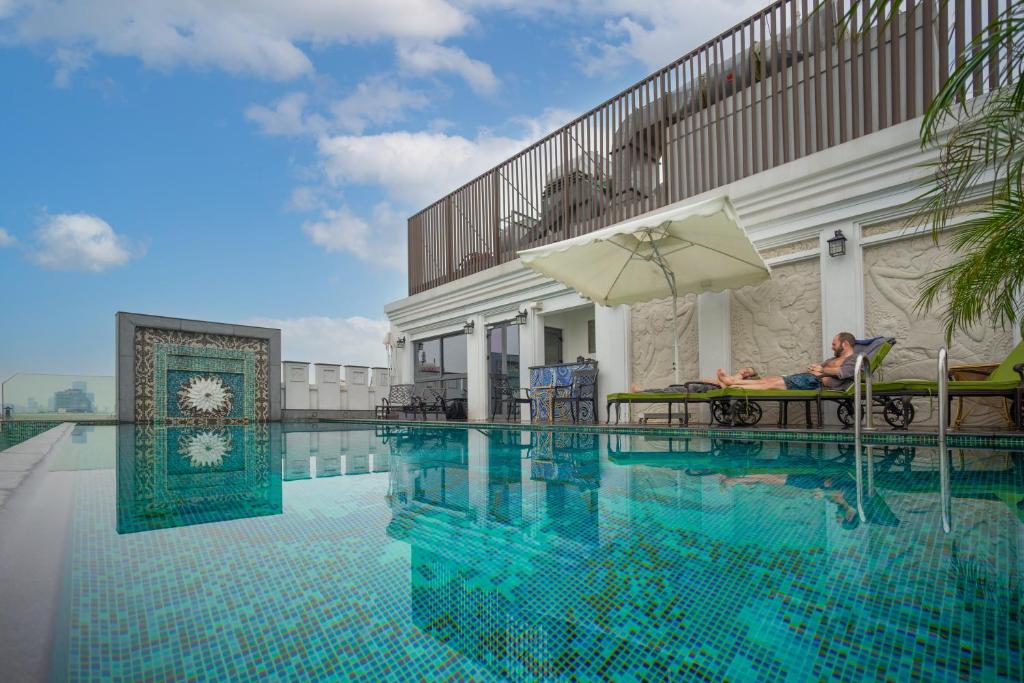 8. The Lapis Hotel