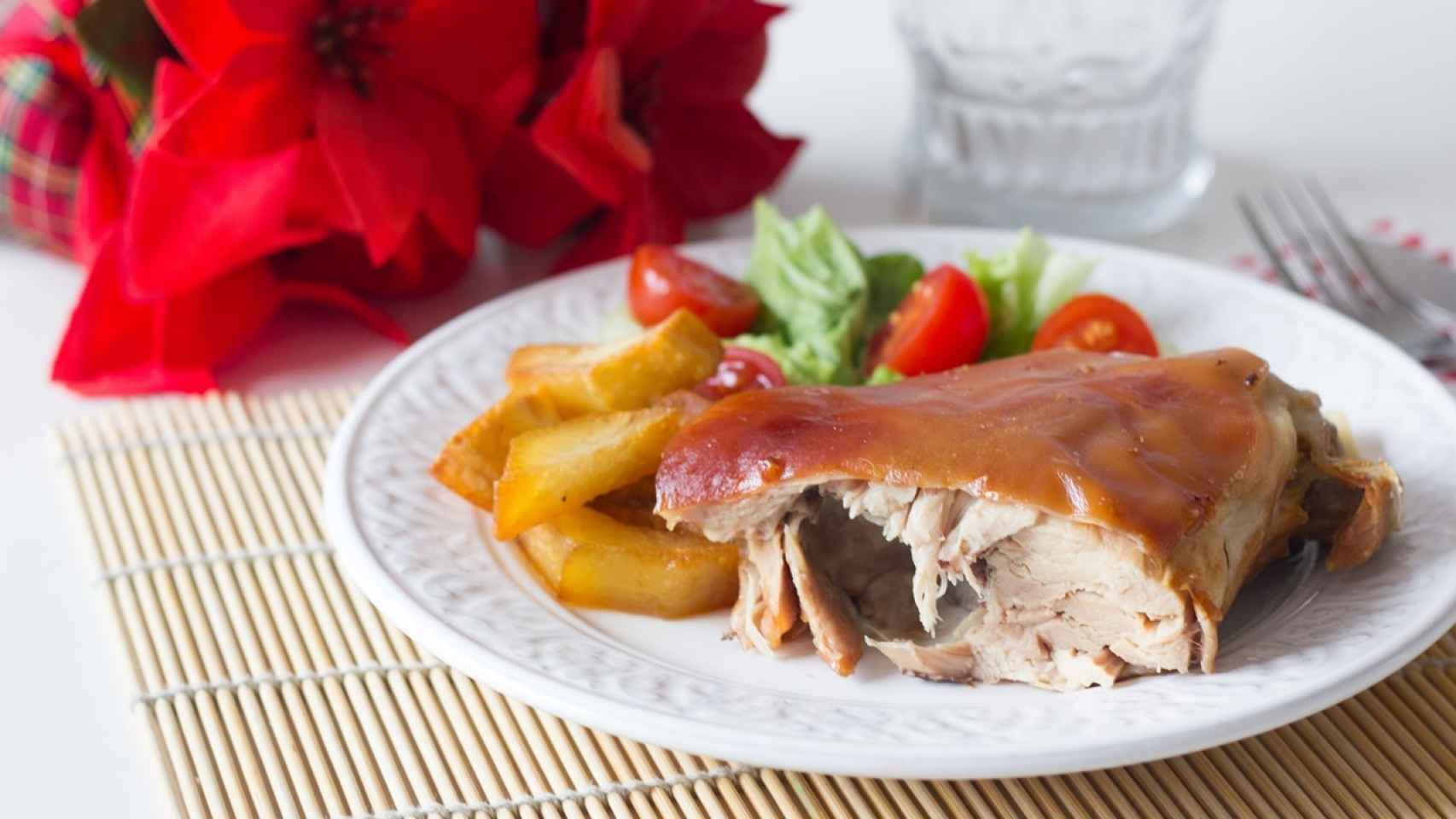 Cochinillo asado con salsa de champiñones