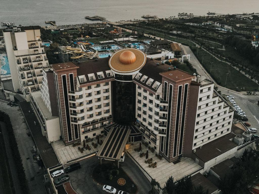 6. Saturn Palace Resort