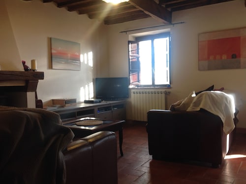 Rustic Farmhouse in the Tuscan Countryside