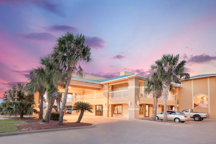 Super 8 by Wyndham Corpus Christi/Bayfront Area