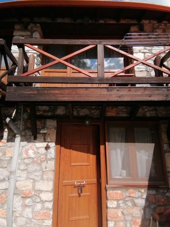 Traditional Stone Cottage with Garden