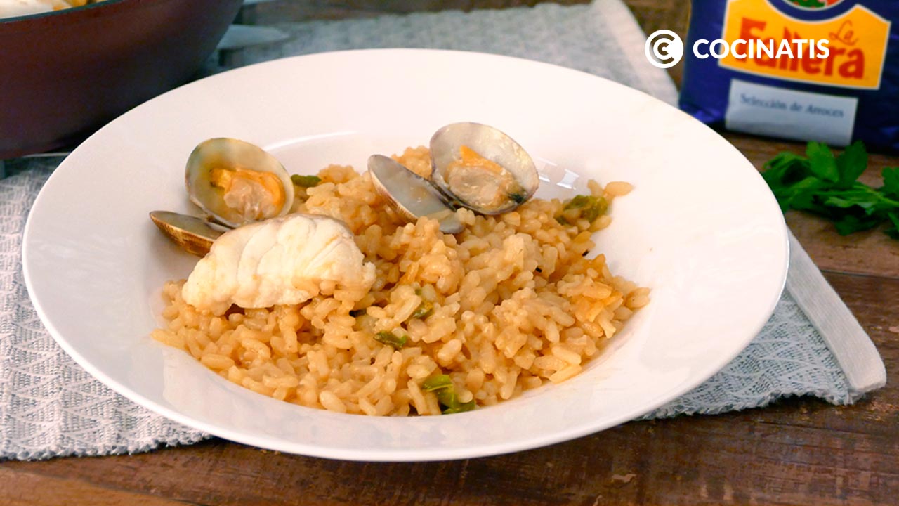Arroz con almejas y pescado