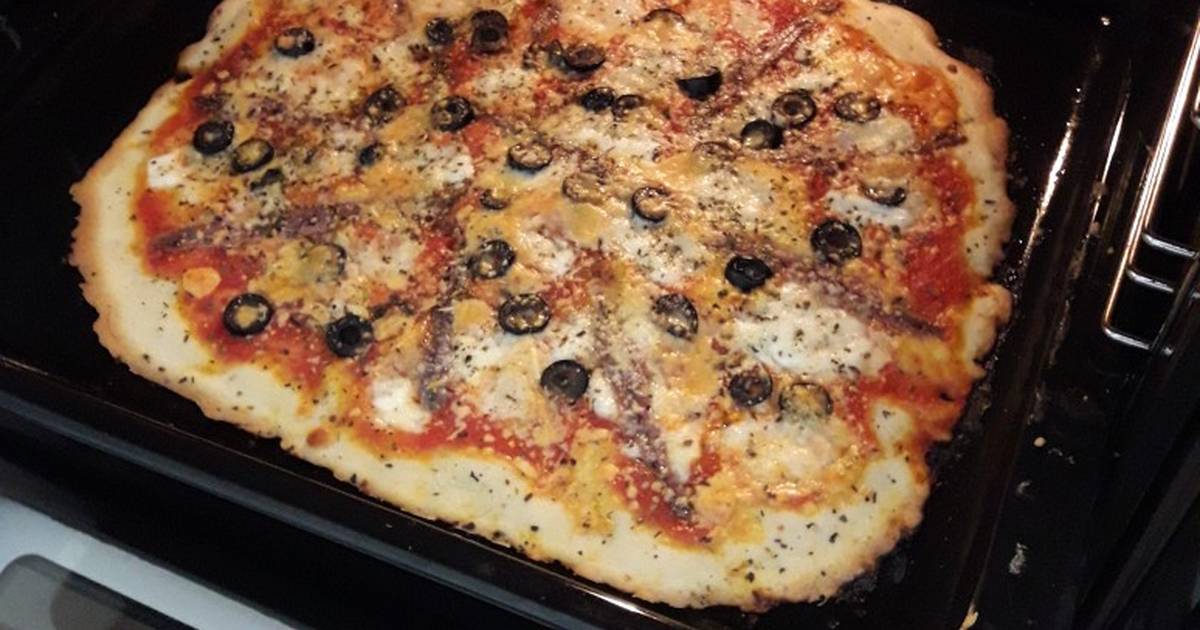 Pizza Napolitana con Anchoas y Aceitunas