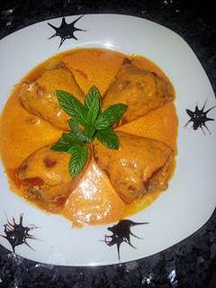 Pimientos del piquillo rellenos de carne picada y tomate