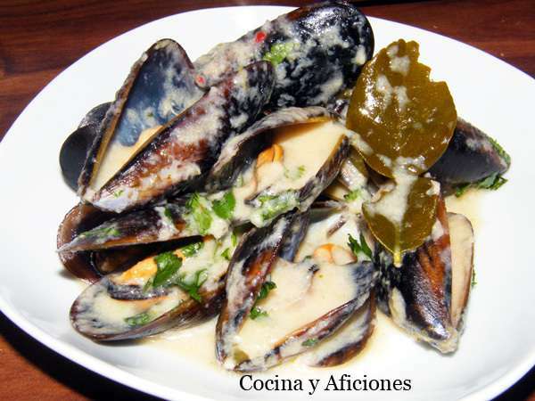 Sopa de mejillones con jengibre y cilantro