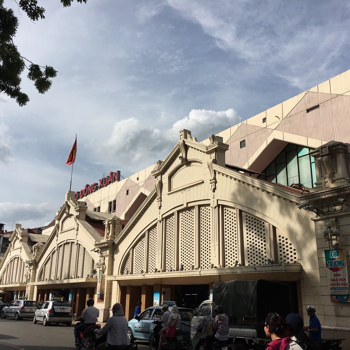Dong Xuan Market