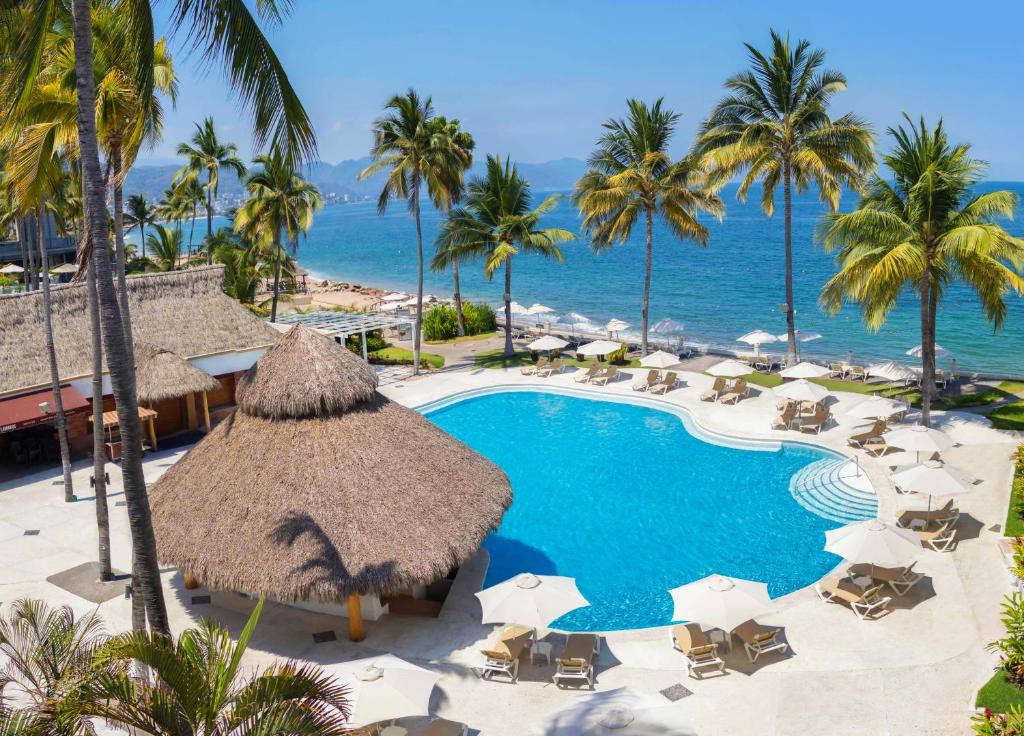 Beachfront Resort with All-Inclusive Amenities